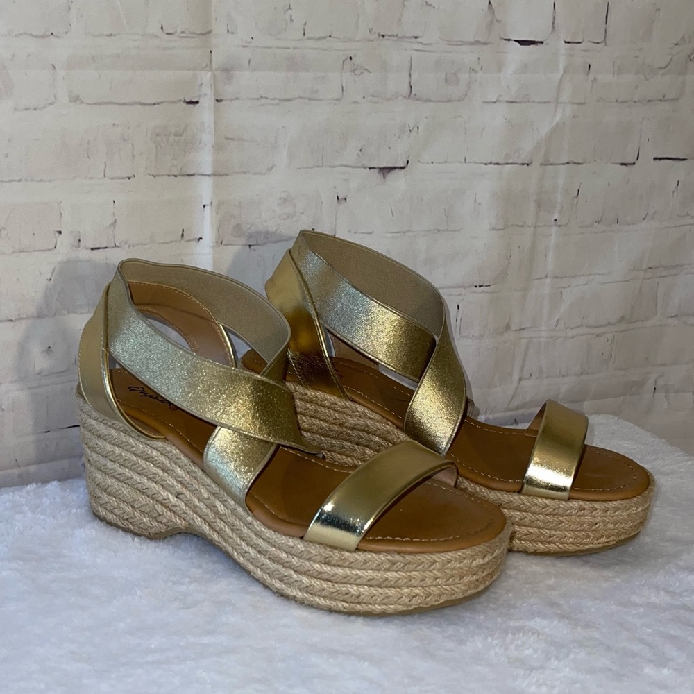 Qupid Golden Wedges
